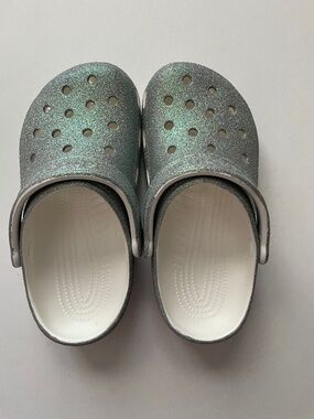 💯Crocs Classic silver Glitter Size J1 Junior Clogs Shoes Sandals NWOT